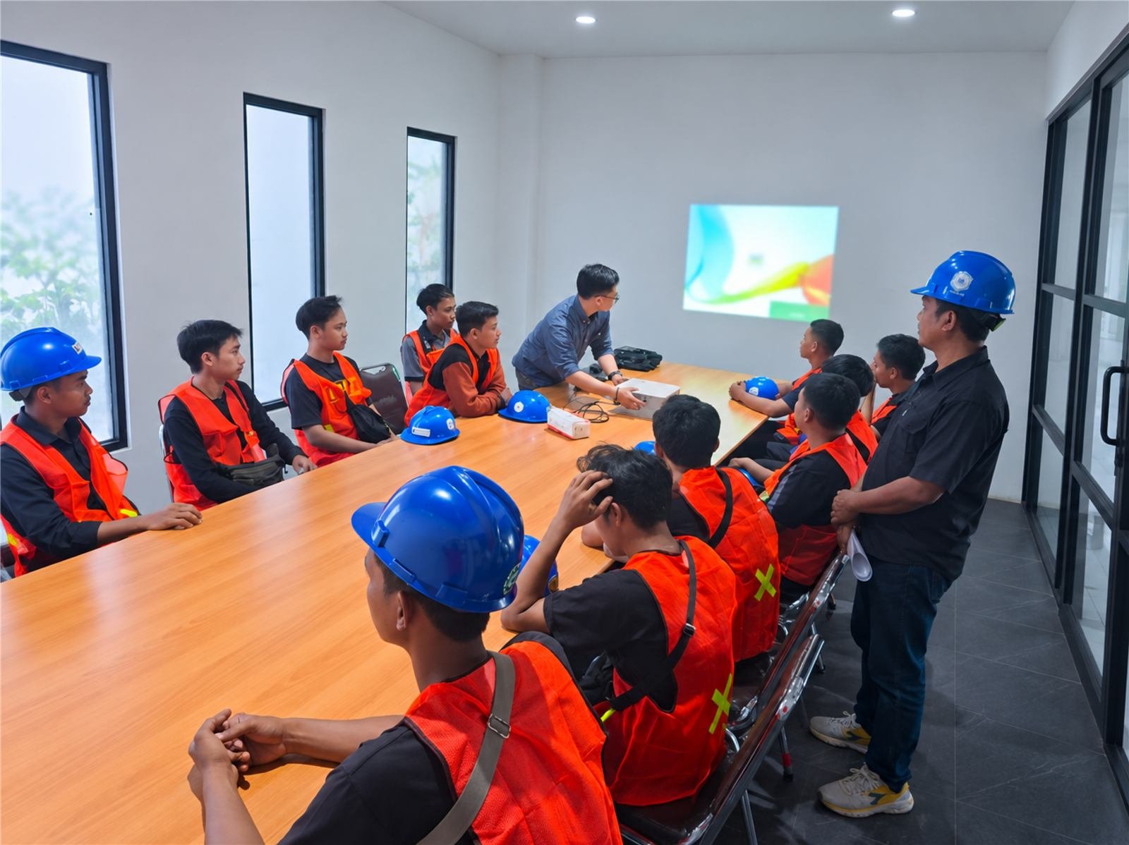 Pentingnya Pembekalan K3 Sebelum Tenaga Kerja Ditempatkan